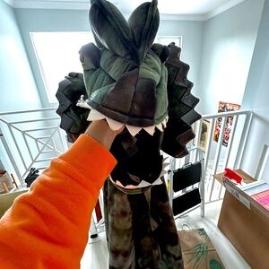 Dinosaur costume cape and claw gloves size 4-6